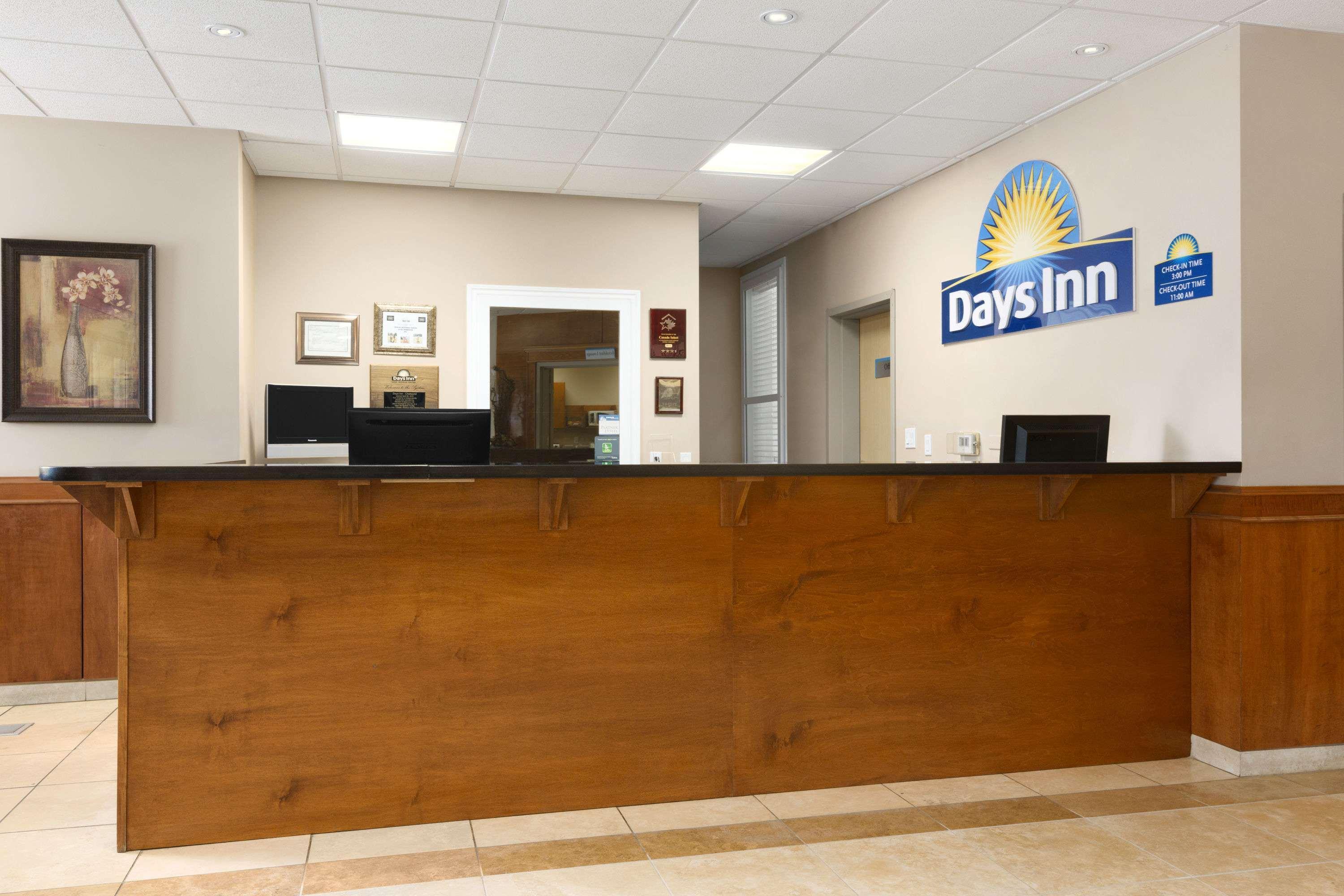 Days Inn By Wyndham Chetwynd Exterior foto