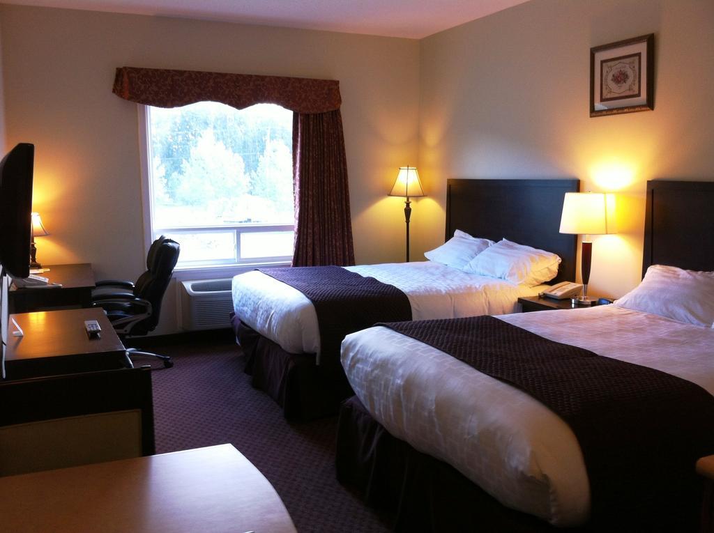 Days Inn By Wyndham Chetwynd Habitación foto