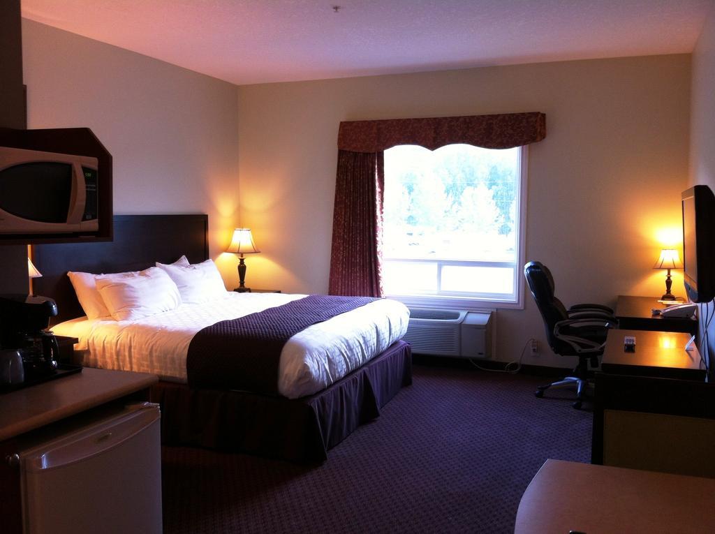 Days Inn By Wyndham Chetwynd Habitación foto