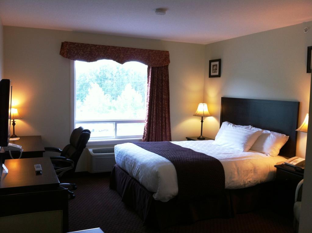 Days Inn By Wyndham Chetwynd Habitación foto